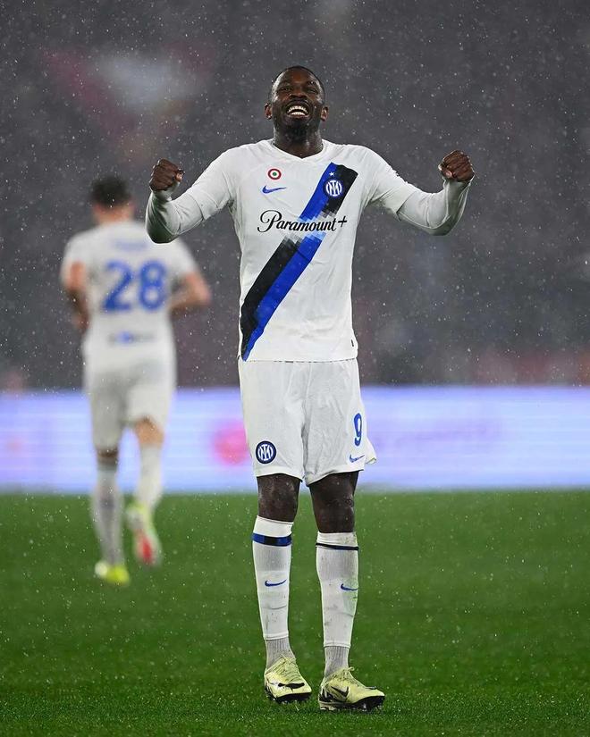 罗马客场赢球，展现出色战术和表现