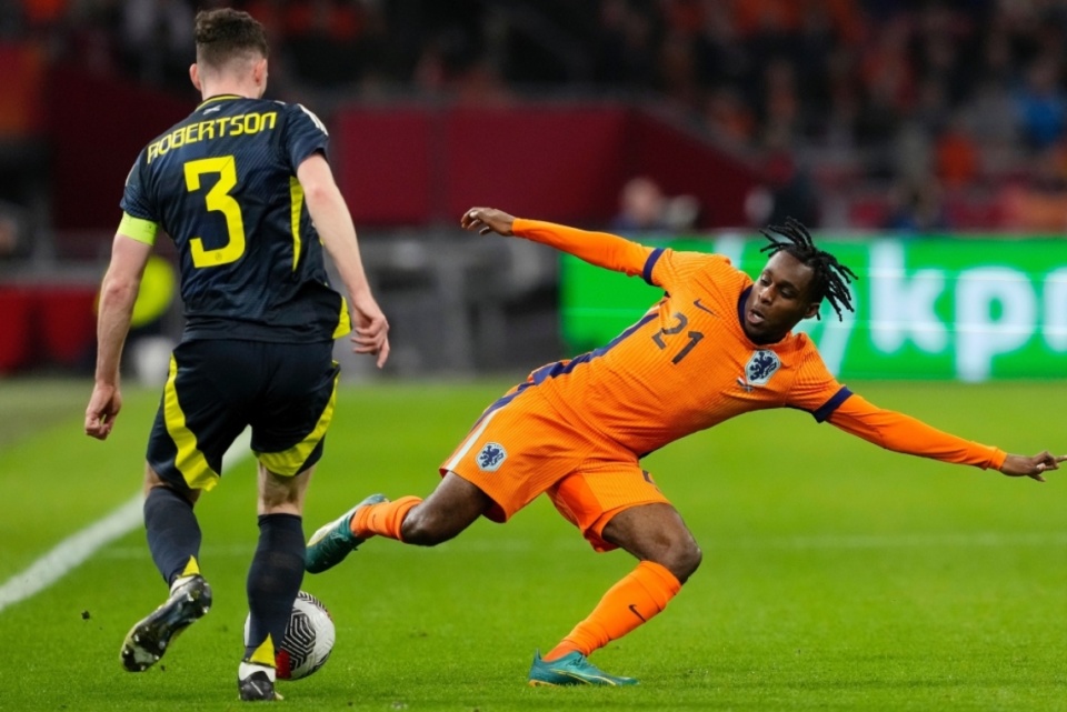 麻将胡了-利物浦主力中场请假，教练组面临窘境(利物浦主力中后卫)